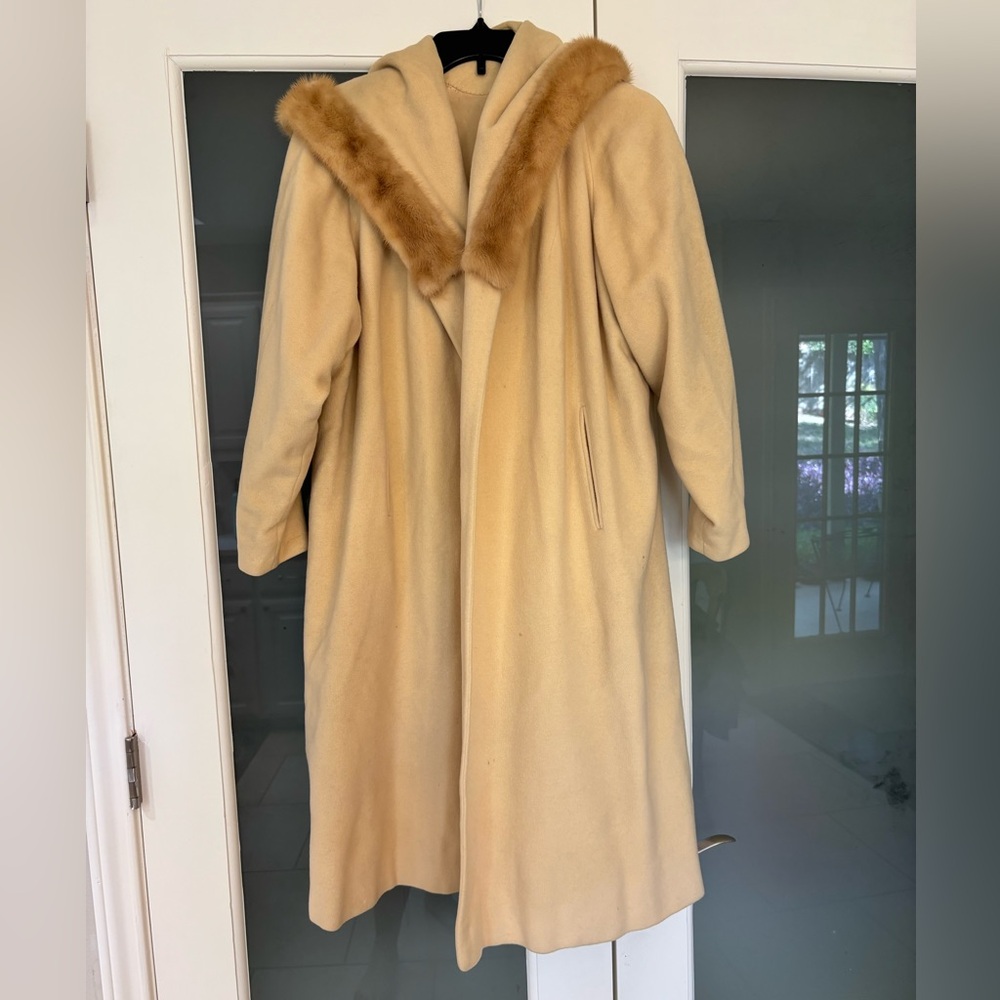 Cashmere vintage coat with fur trim by Einiger